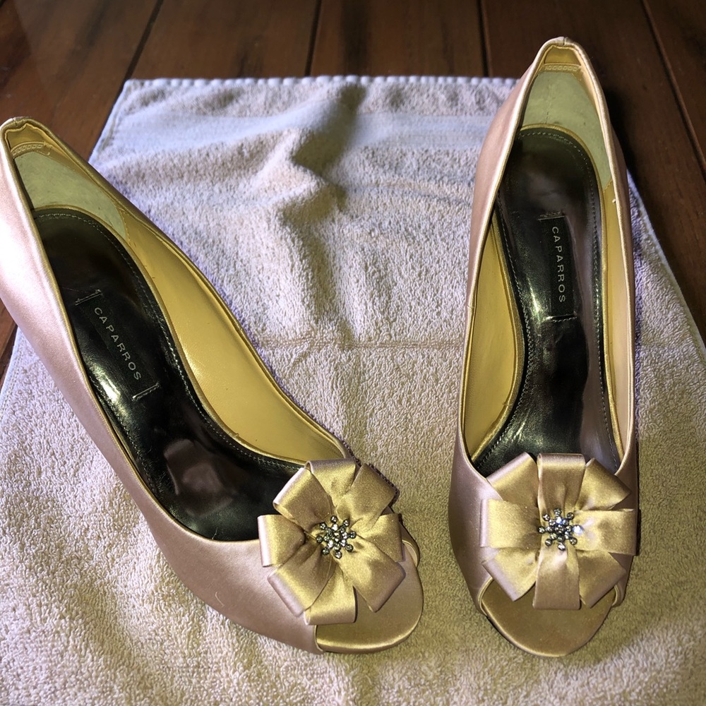 Tan satin heel NEW